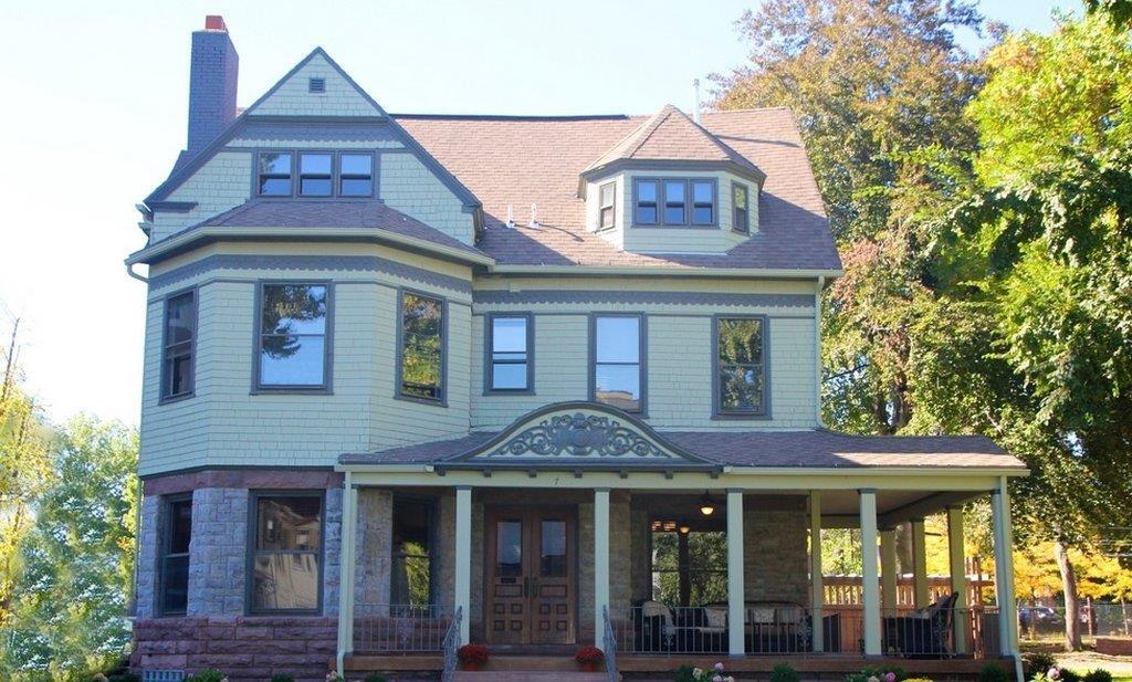 7 On Strath Hotel Rochester Exterior photo